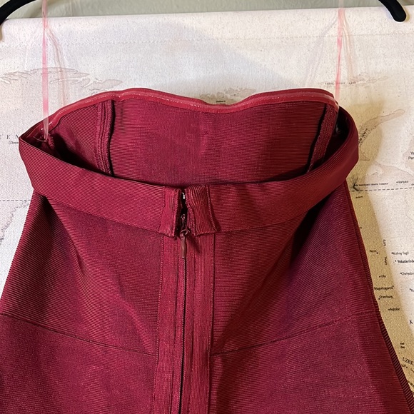 HOUSE OF CB ‘Fabrizia’ Wine Bandage Strapless Dress NWOT - Picture 10 of 10